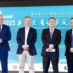 (980)2025奥克兰月亮节第二天王小龙大使参加并致词