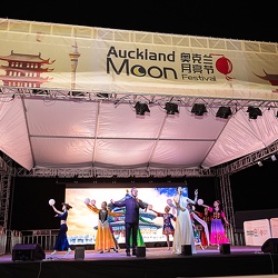 (982)2025奥克兰月亮节第三天在各族裔融合欢乐声中落下帷幕