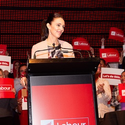 (997)《历史的记忆》1-4 纪念海外华人图片库上线1000期图片展;留给未来